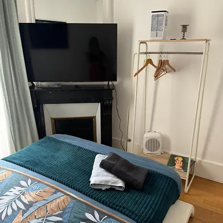 Beautiful Rooms Nearby Champs Elysees Parijs Kamer foto