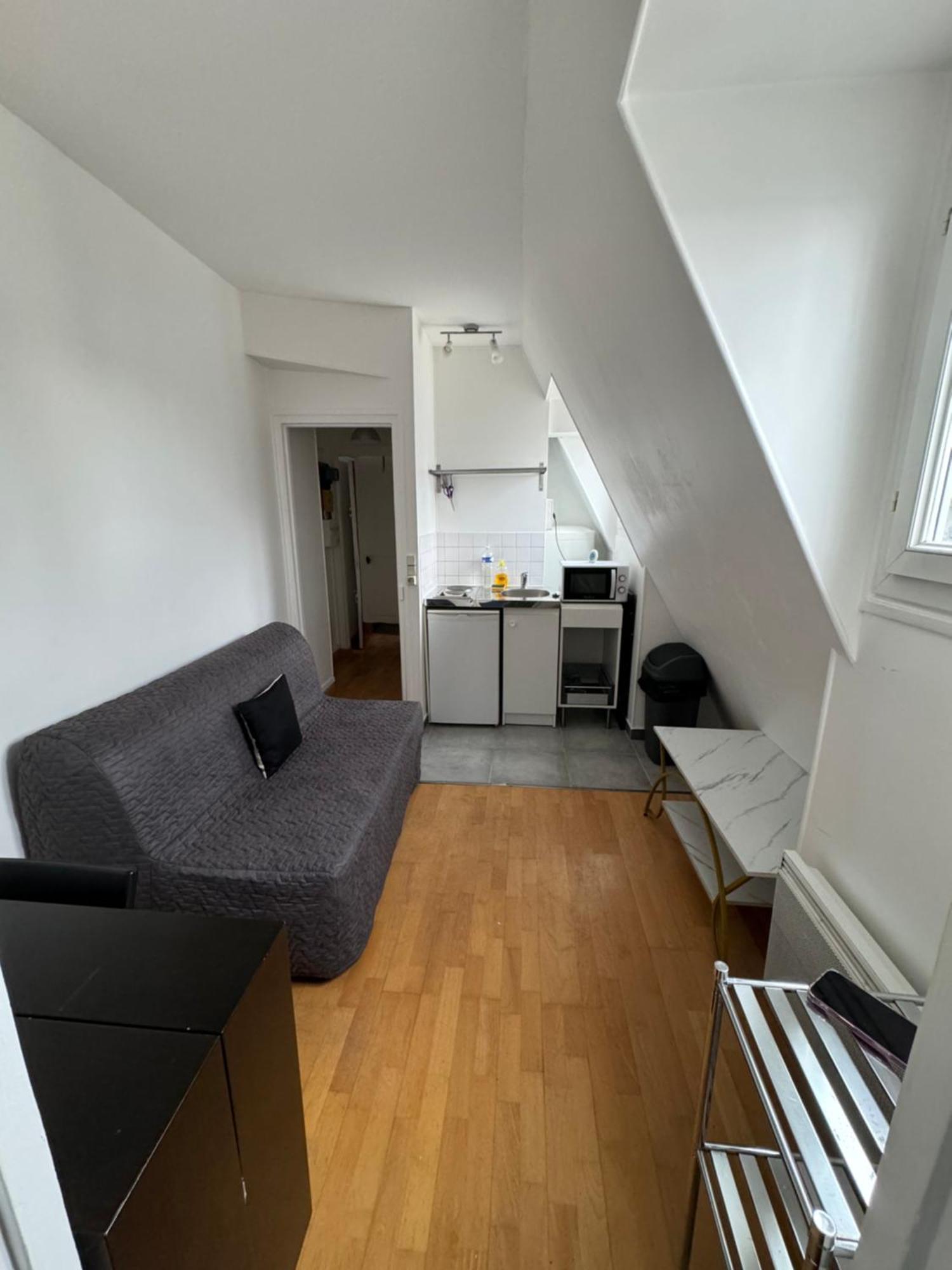 Appartement Beautiful Nearby Champs Elysees Parijs